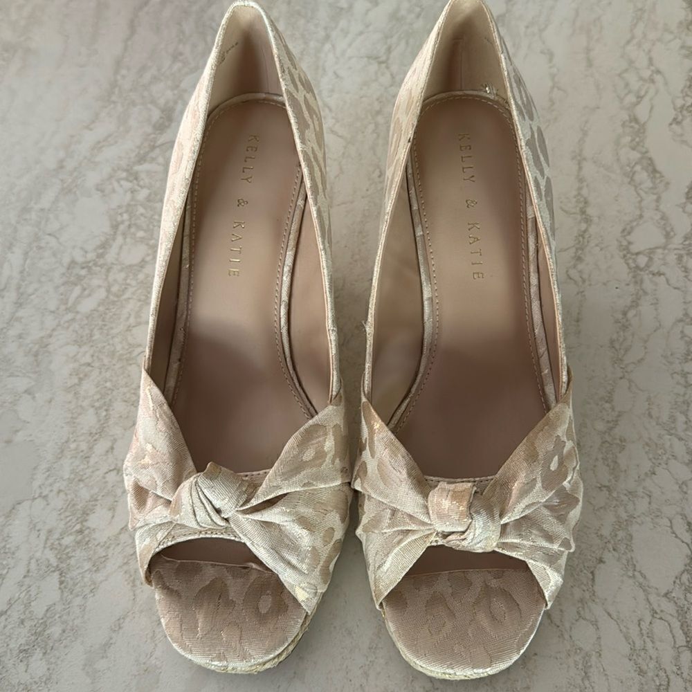 New Kelly & Katie Ivala Espadrille Wedge Toe Metallic Cheetah Print Size 8.5